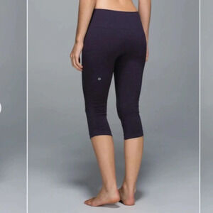 Lululemon in the flow crop 11